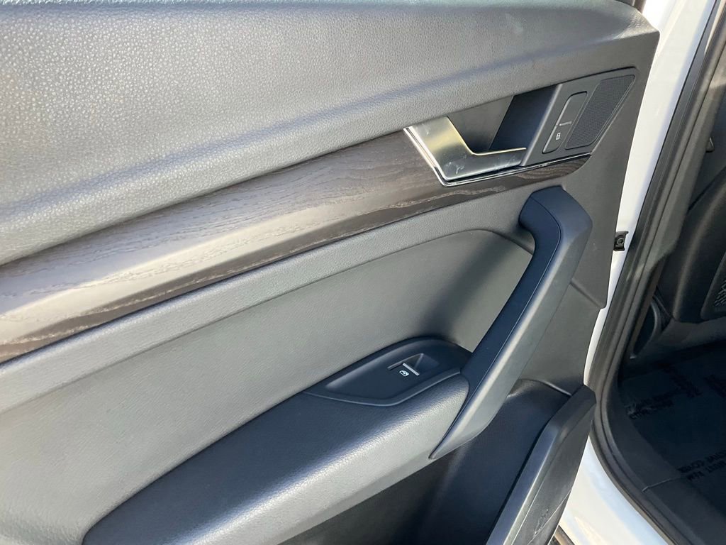 Used 2020 Audi Q5 e Premium w/ Convenience Package image 34