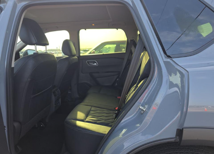 Used 2023 Nissan Rogue Platinum w/ Platinum Premium Package FWD image 9