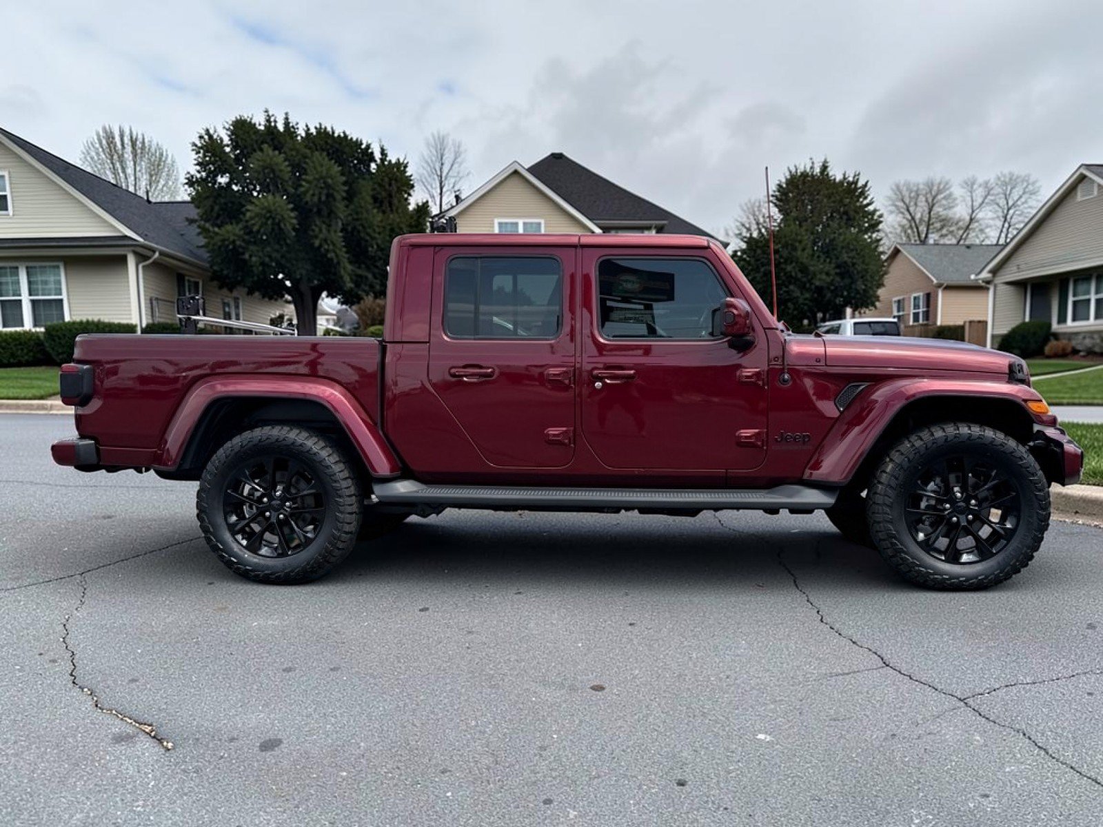 Used 2021 Jeep Gladiator Overland AWD/4WD image 8