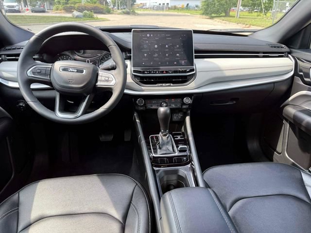Certified 2025 Jeep Compass Limited AWD/4WD image 15