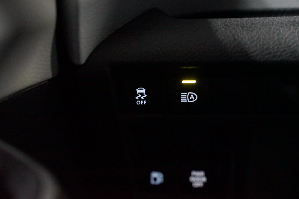 Certified 2025 Toyota Sienna XLE FWD image 24