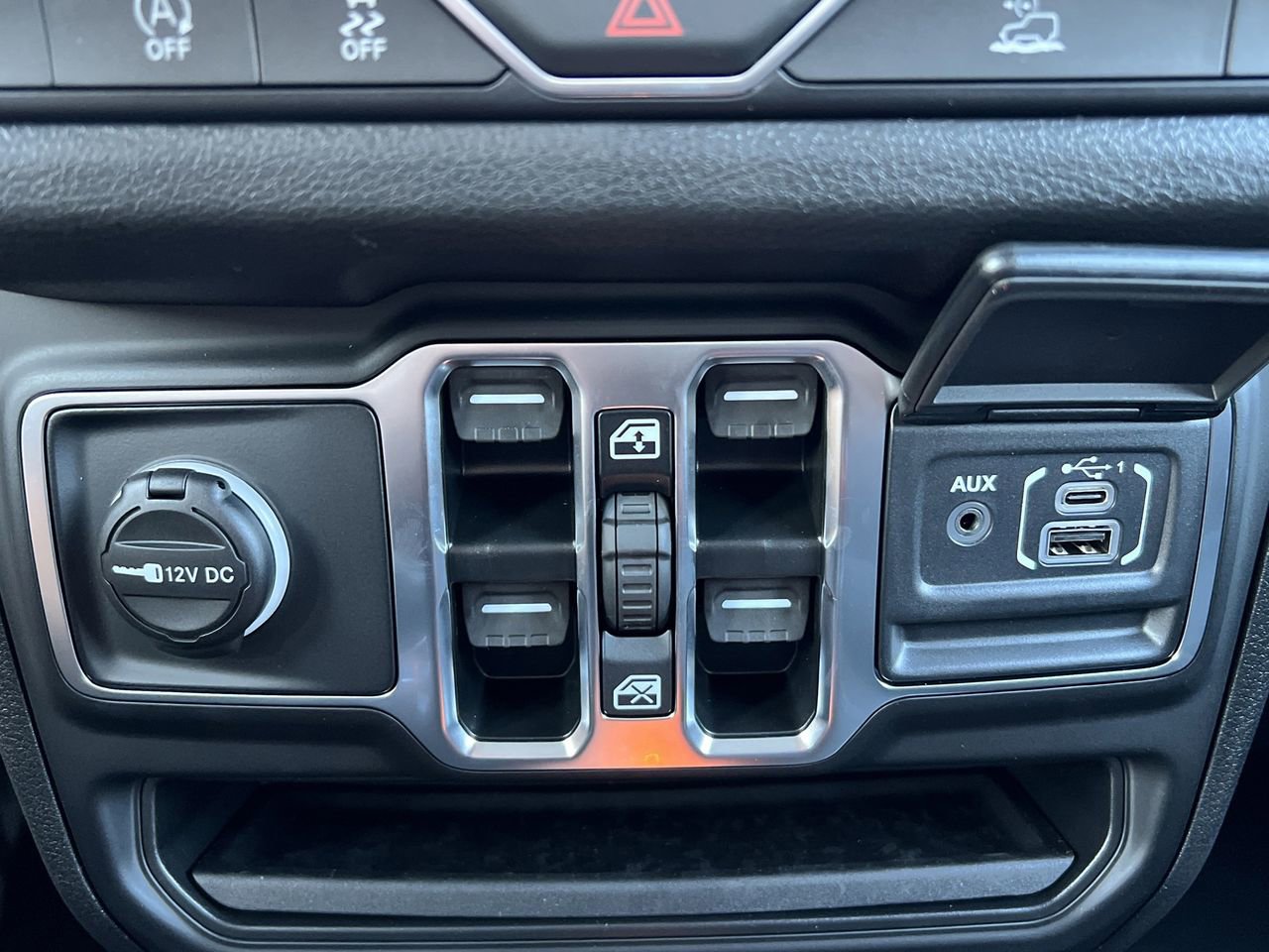 New 2025 Jeep Gladiator Sport image 6