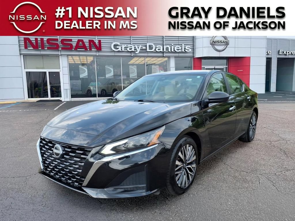 Used 2025 Nissan Altima 2.5 SV FWD image 3