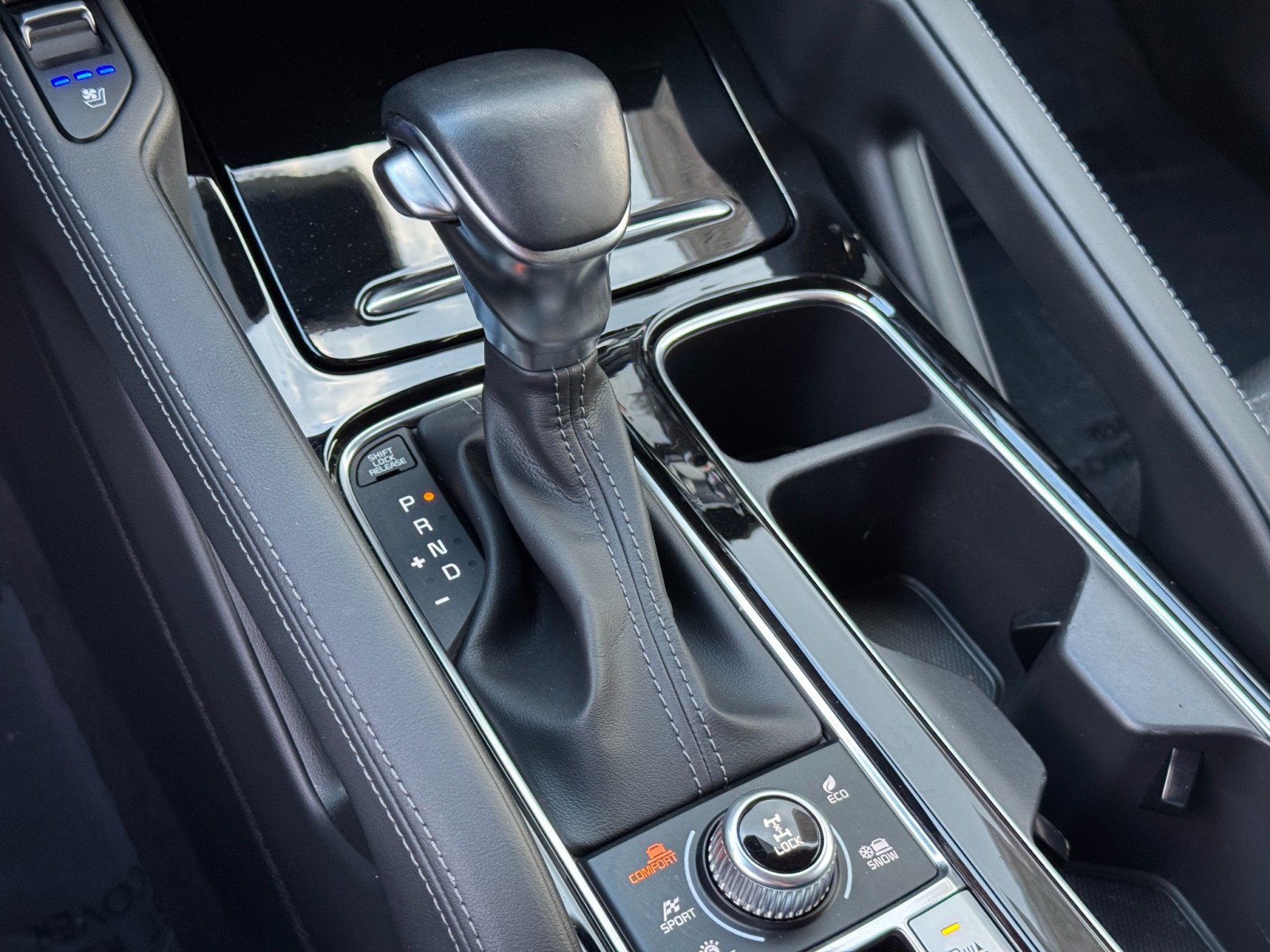 Used 2022 Kia Telluride SX w/ SX Prestige Package AWD/4WD image 32