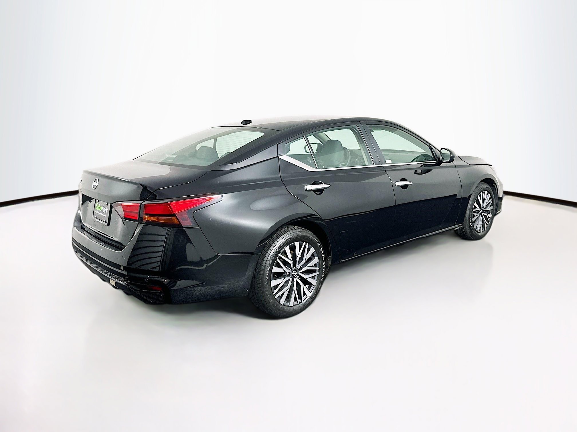 Used 2025 Nissan Altima 2.5 SV image 9