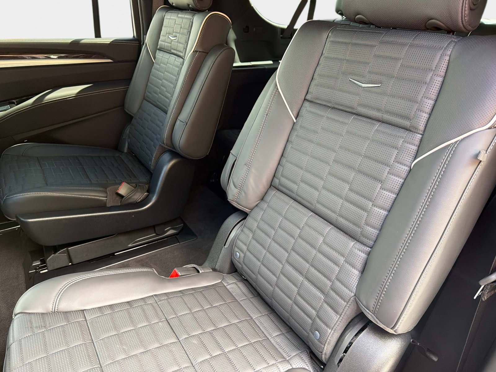 Used 2026 Cadillac Escalade ESV Platinum Sport w/ LPO, ONYX Package image 34