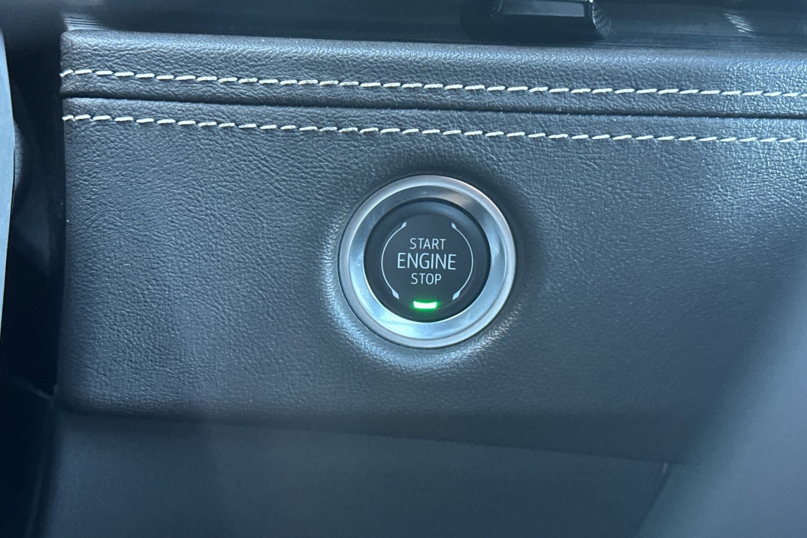 Used 2025 Cadillac Escalade Premium Luxury image 33