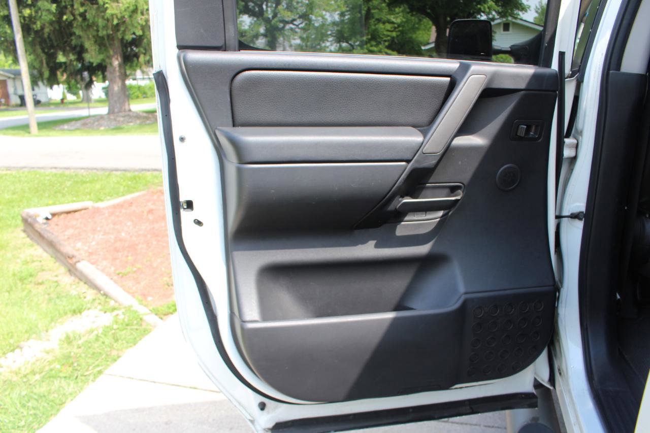 Used 2011 Nissan Titan SL w/ SL Technology Pkg AWD/4WD image 31