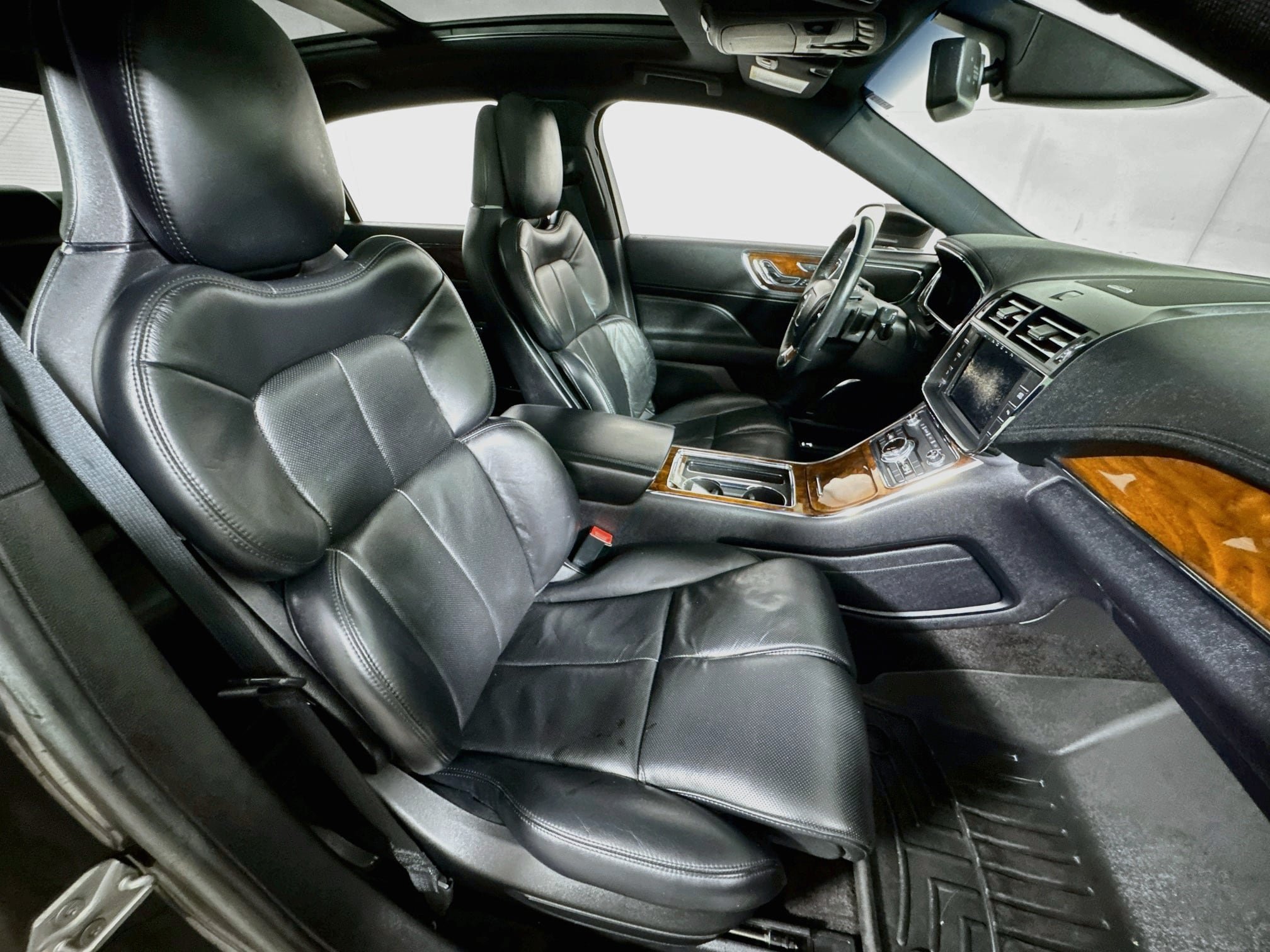 Used 2017 Lincoln Continental Reserve w/ Climate Package AWD/4WD image 28