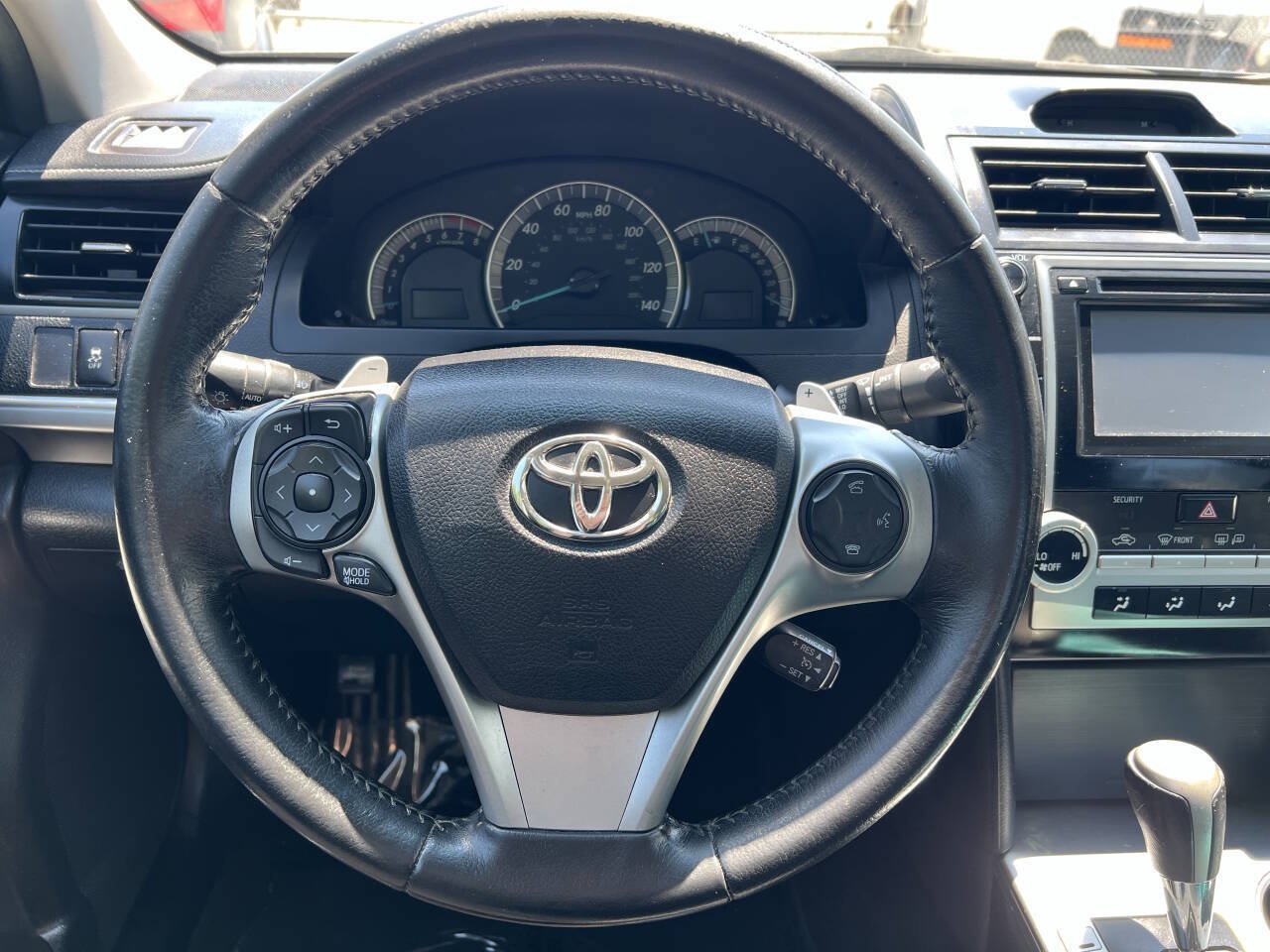 Used 2014 Toyota Camry SE FWD image 13