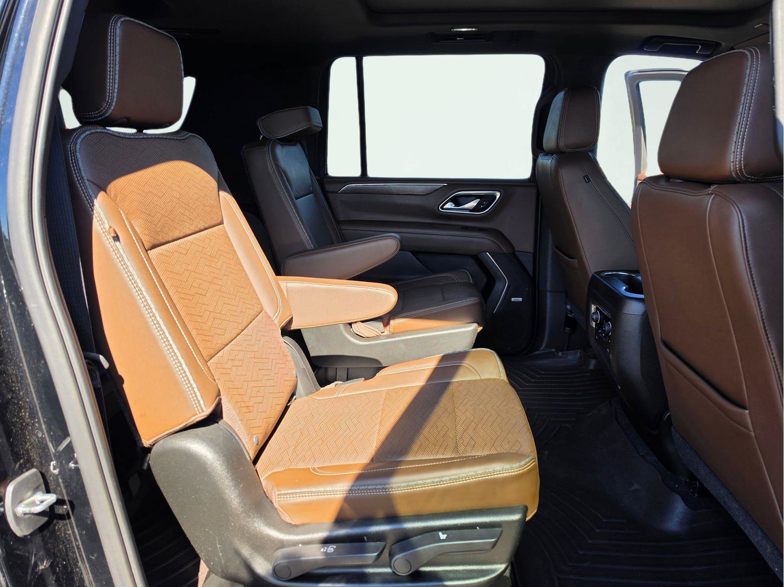 Used 2021 Chevrolet Suburban High Country AWD/4WD image 19