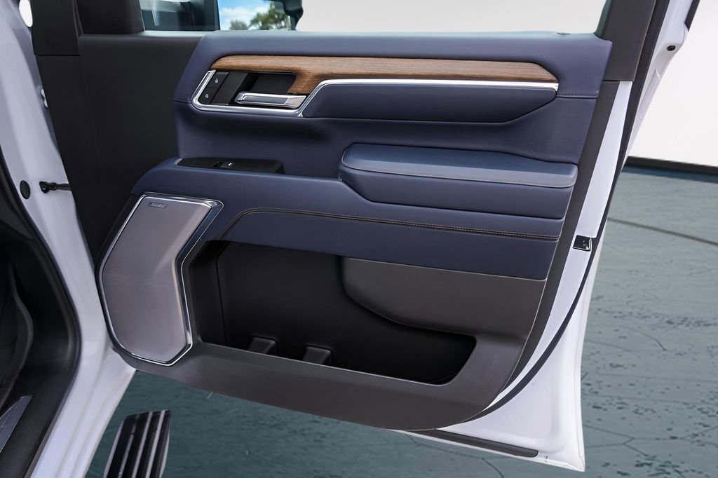 Certified 2024 Chevrolet Silverado 3500 High Country w/ High Country Premium Package image 32