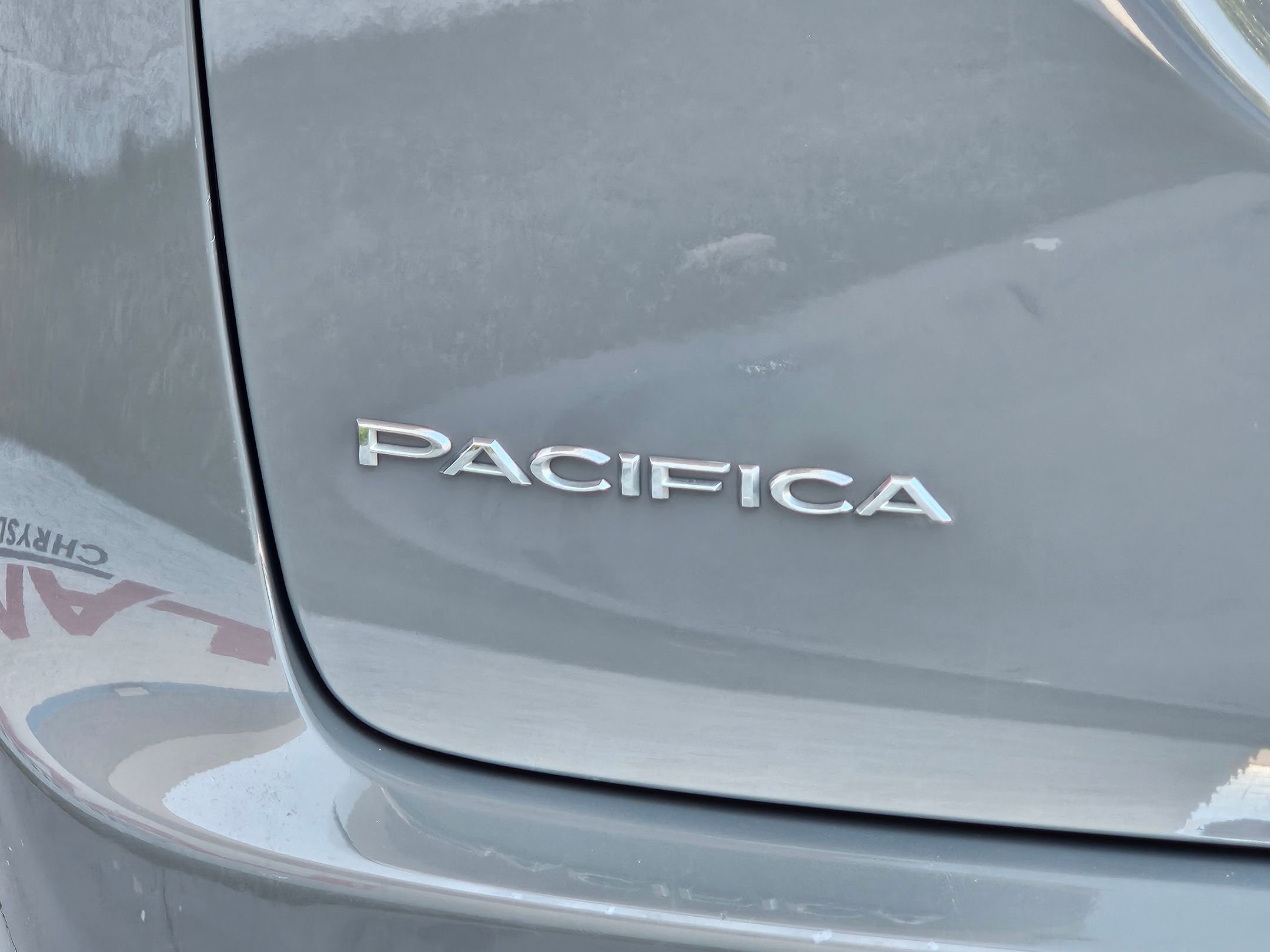 Used 2023 Chrysler Pacifica Limited FWD image 30