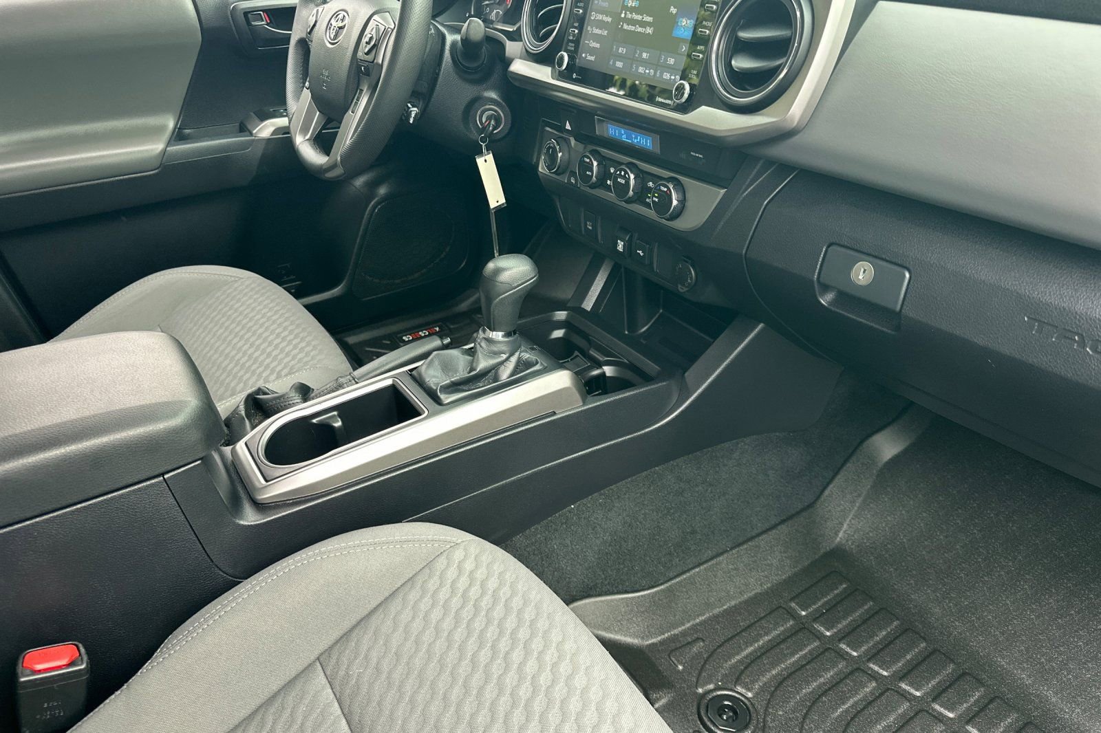 Used 2021 Toyota Tacoma SR5 AWD/4WD image 12