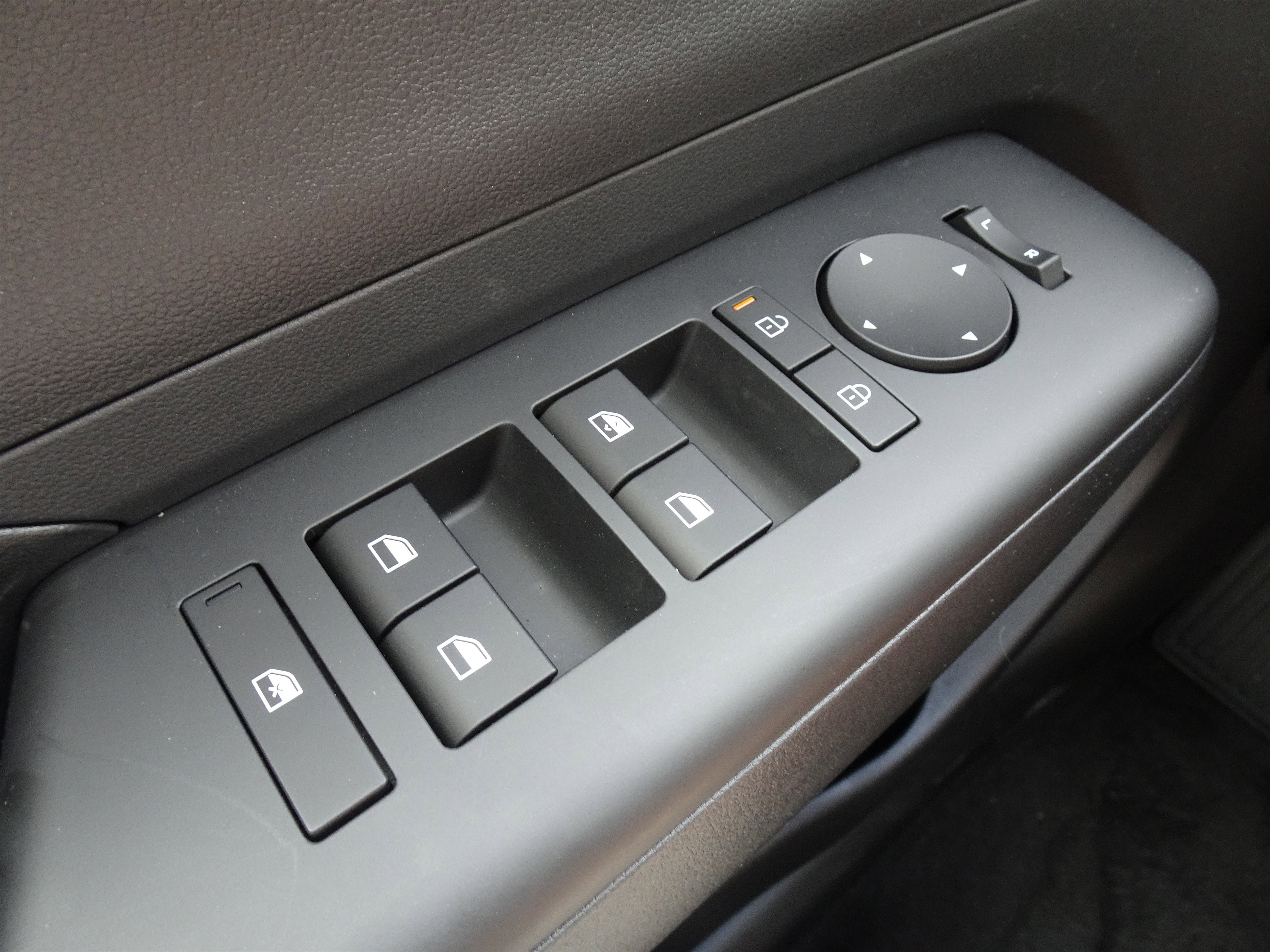 New 2025 Hyundai Kona SE image 15