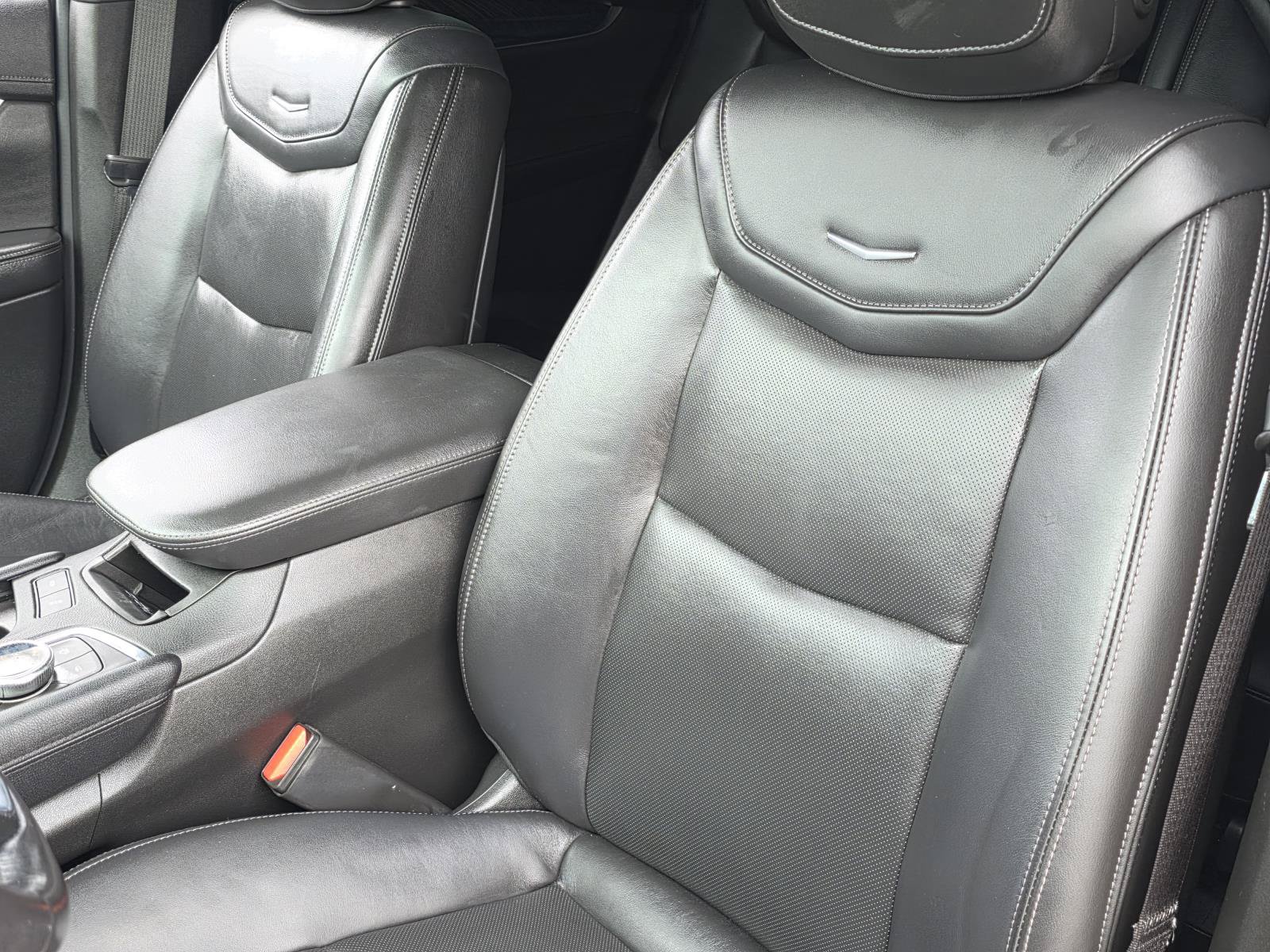 Used 2022 Cadillac XT6 Premium Luxury w/ Technology Package FWD image 12