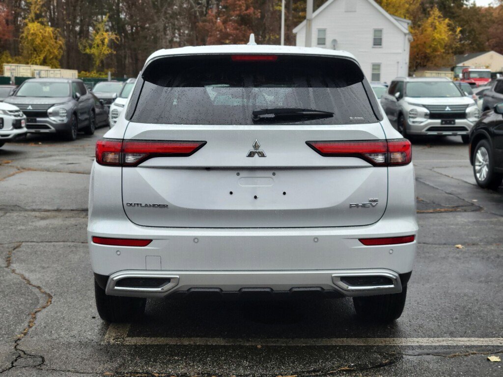 New 2025 Mitsubishi Outlander SE image 4