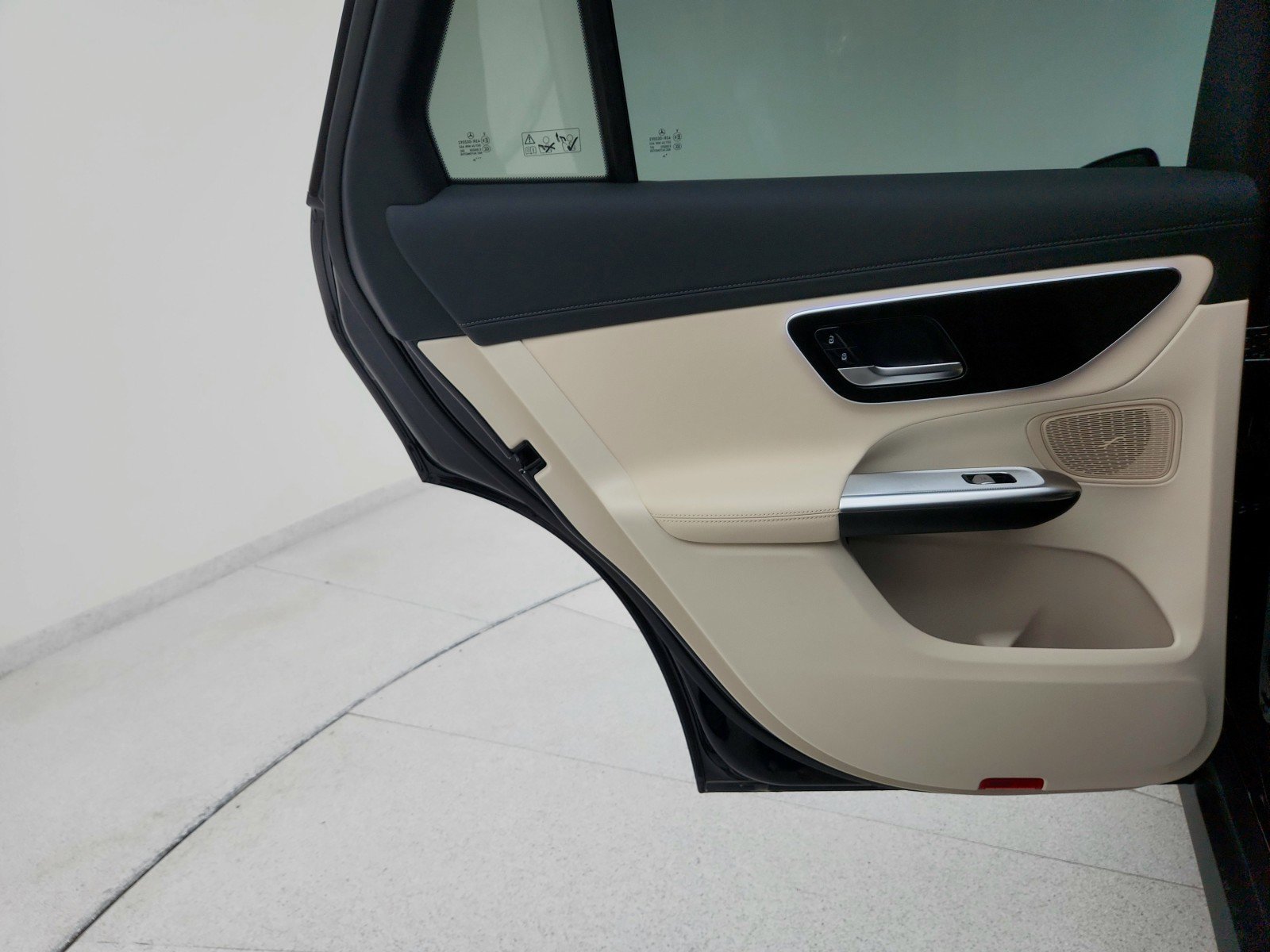 Certified 2024 Mercedes-Benz GLC 300 image 28