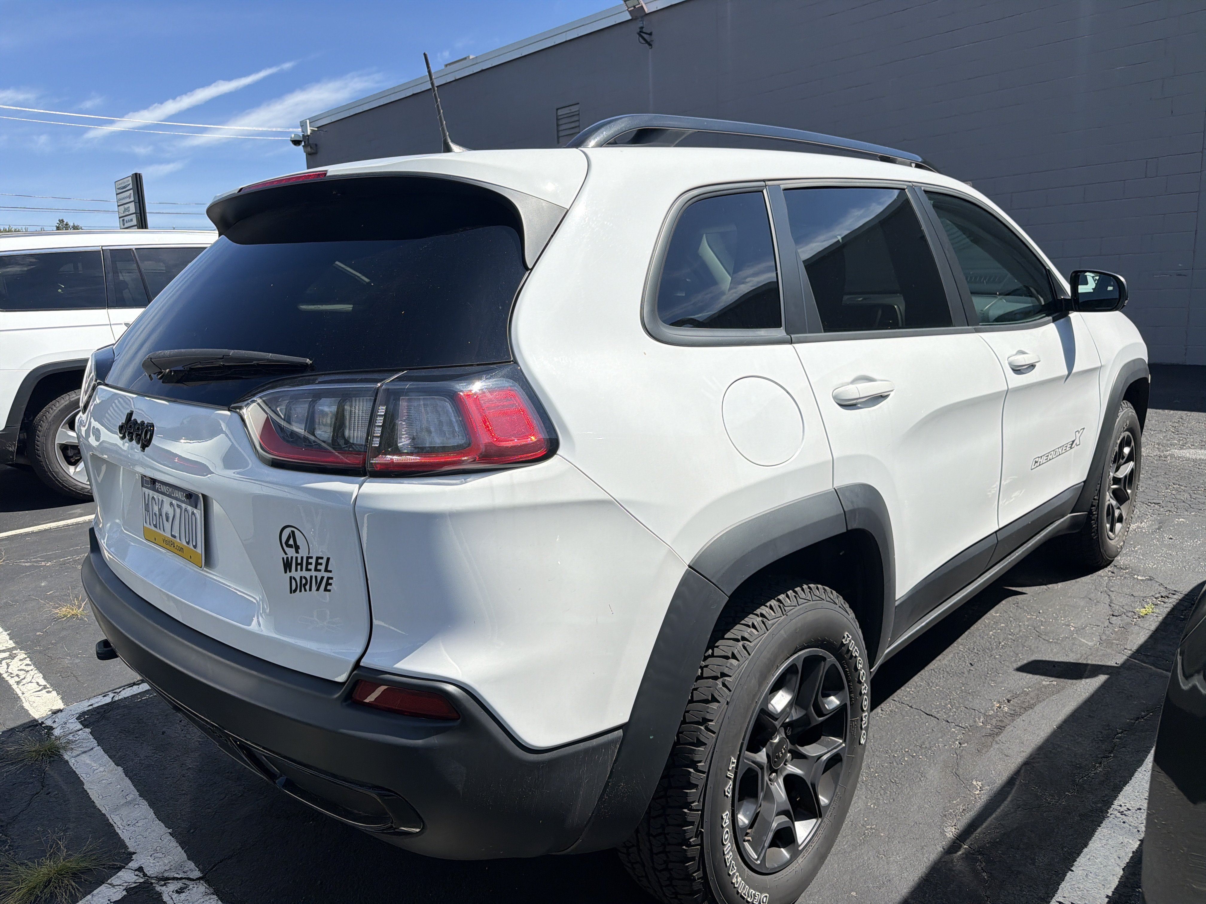 Used 2022 Jeep Cherokee Latitude w/ Sun & Sound Group AWD/4WD image 7