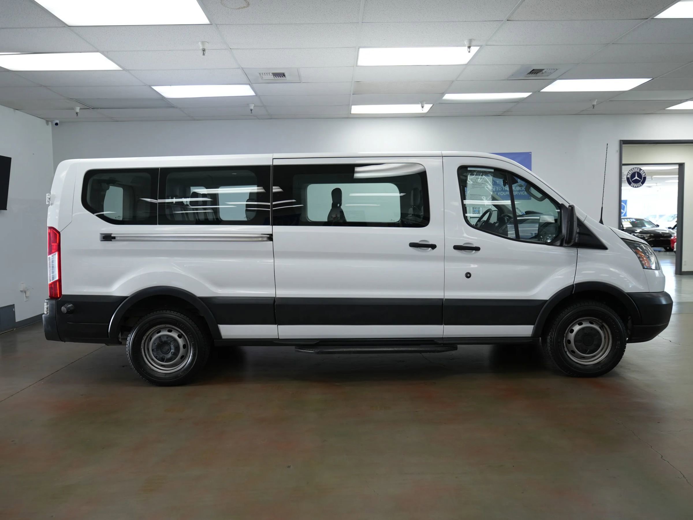 Used 2018 Ford Transit 350 XL image 8