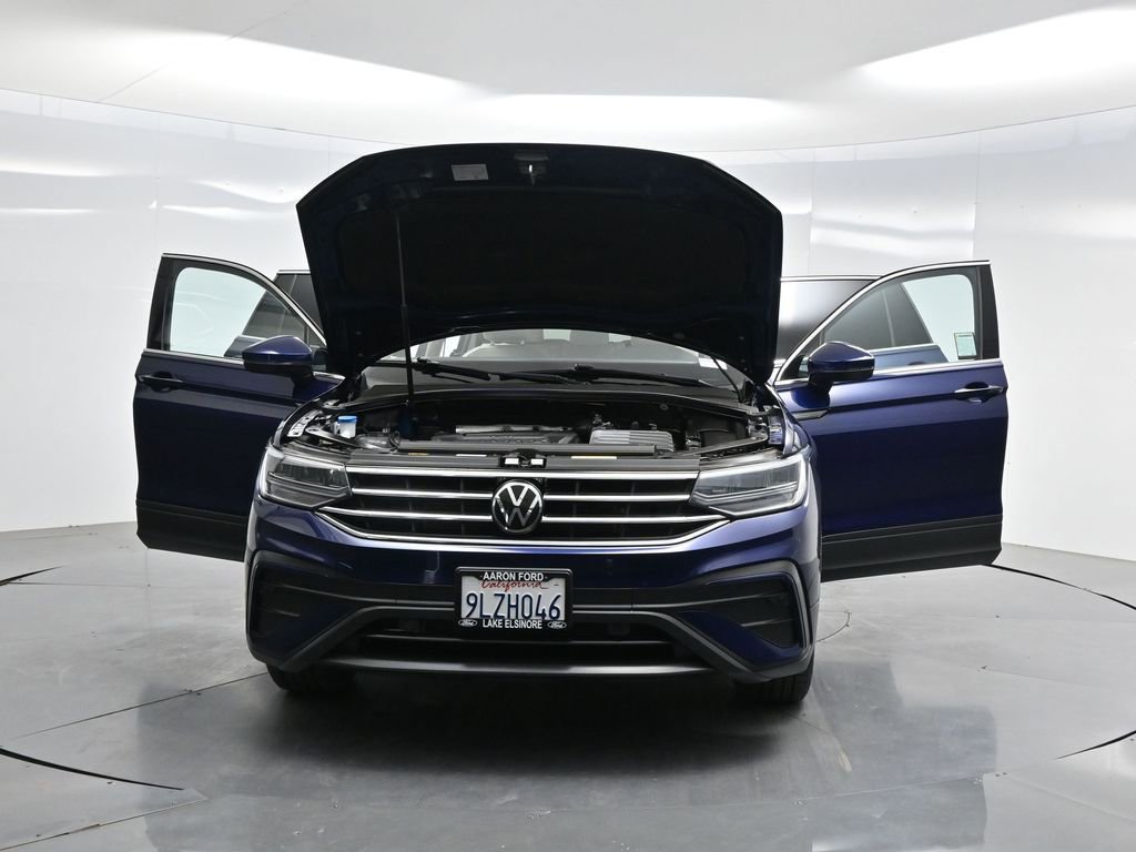 Used 2024 Volkswagen Tiguan SE image 38