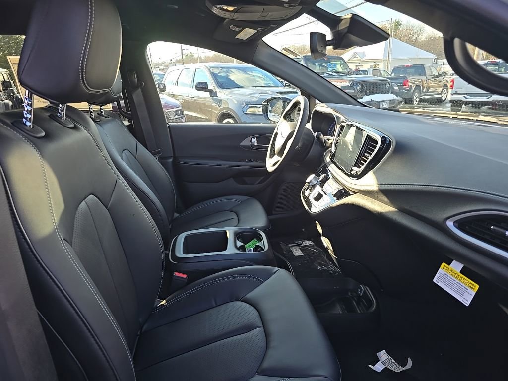 New 2026 Chrysler Pacifica Select image 11