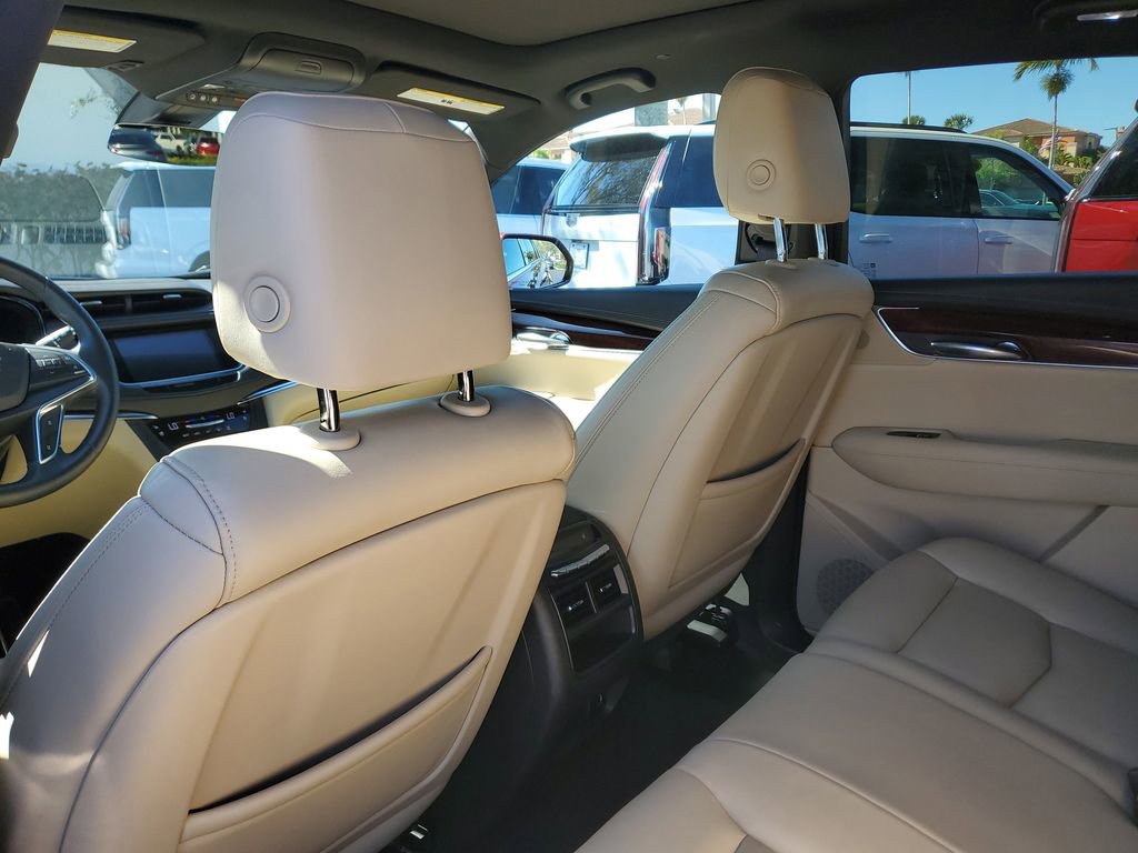 Used 2017 Cadillac XT5 Premium Luxury w/ Driver Assist Package image 15