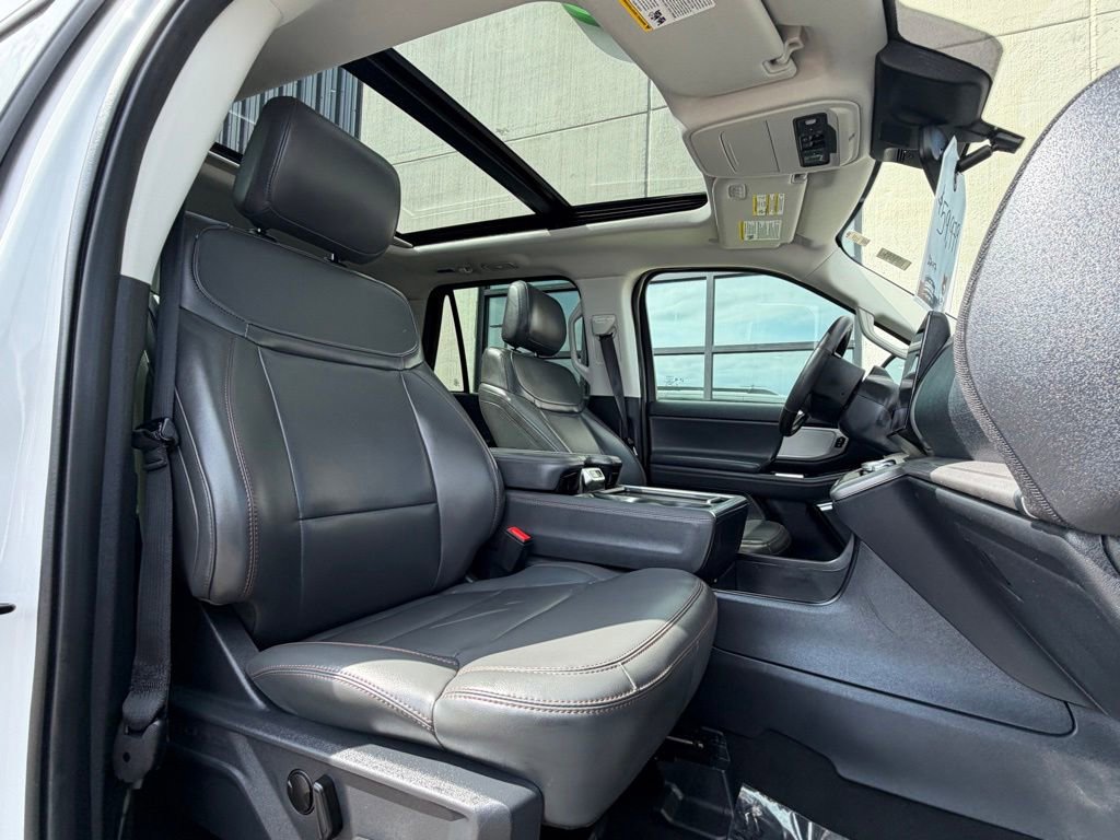 Used 2025 Ford Expedition Active AWD/4WD image 21