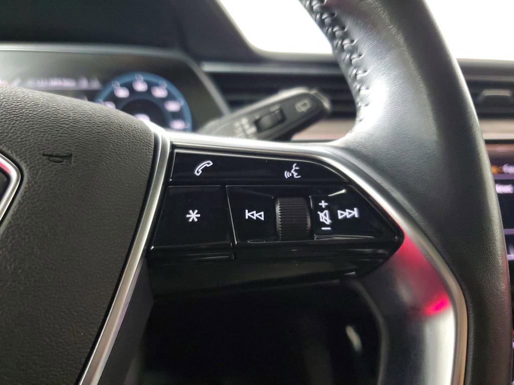 Used 2019 Audi e-tron Prestige w/ Prestige Package image 24