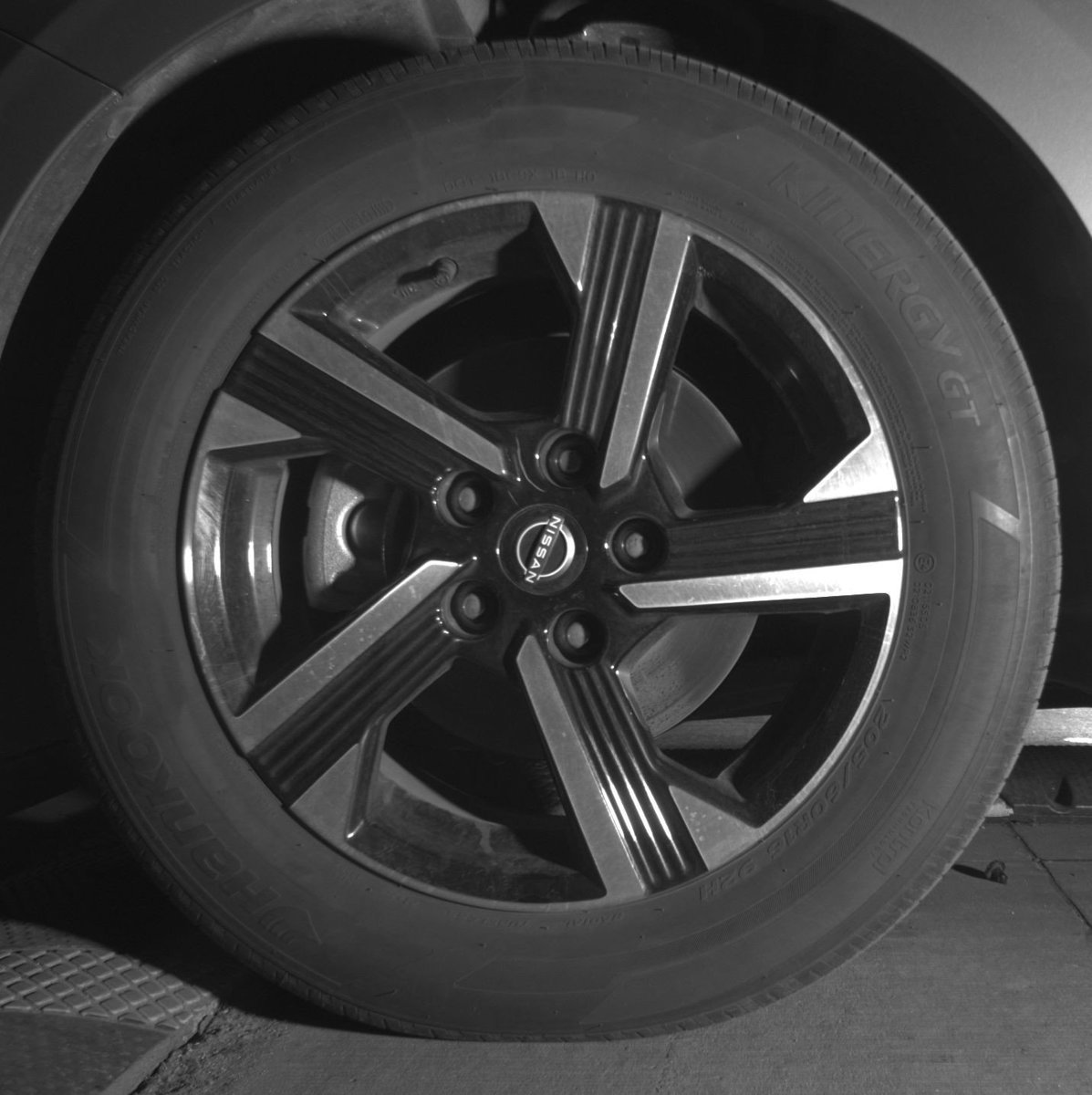 Used 2025 Nissan Sentra SV FWD image 14