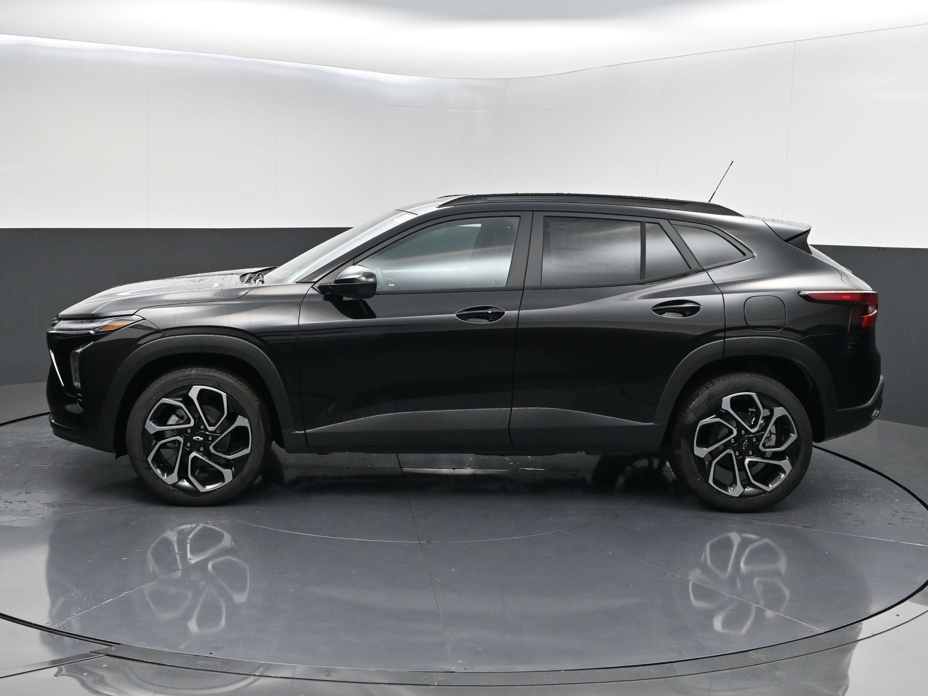 New 2026 Chevrolet Trax RS w/ Sunroof Package FWD image 5