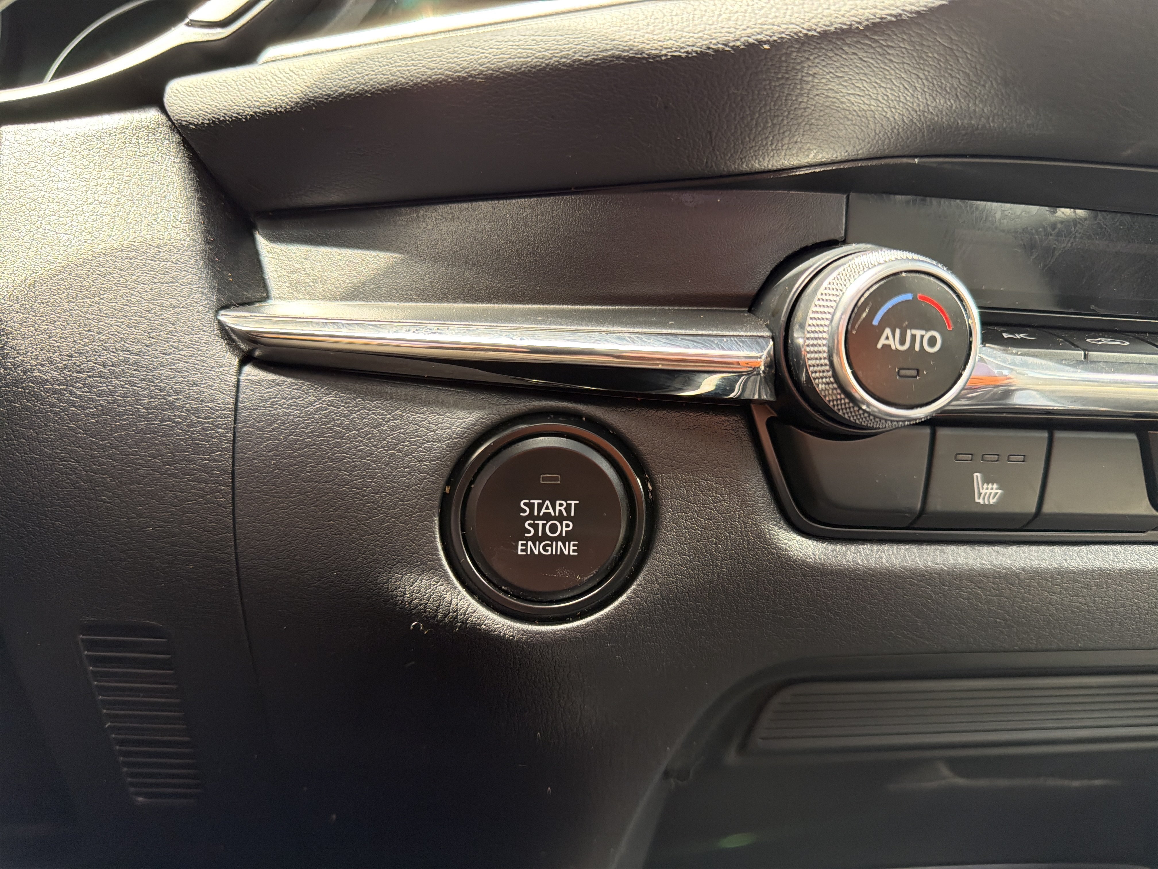 Certified 2024 MAZDA CX-30 AWD 2.5 S w/ Preferred Package image 19