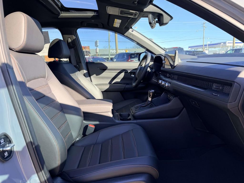 Used 2025 Honda CR-V Sport-L image 13