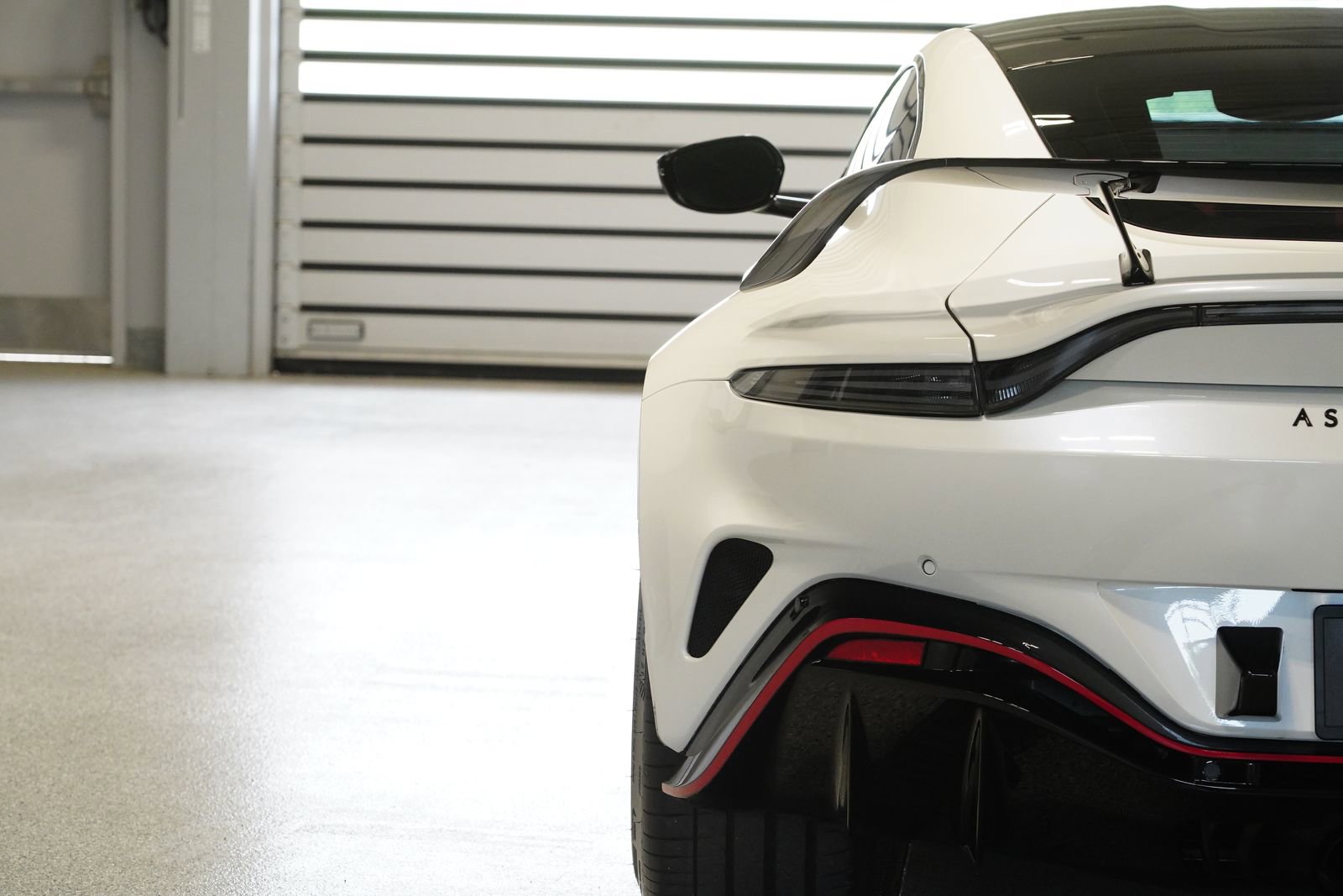 Used 2023 Aston Martin V12 Vantage RWD image 11