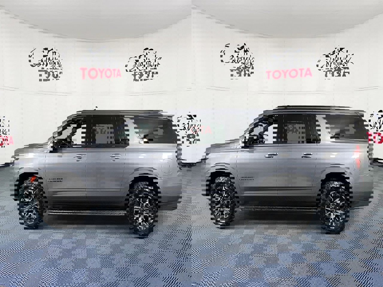 Used 2022 Chevrolet Suburban Z71 w/ Luxury Package image 4