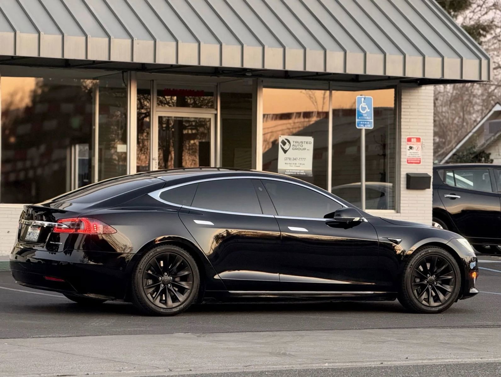 Used 2020 Tesla Model S Long Range Plus image 8