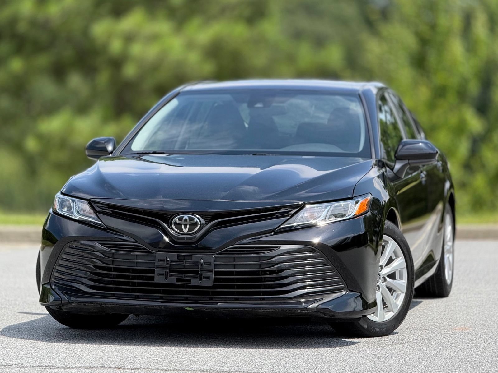 Used 2018 Toyota Camry LE FWD image 2