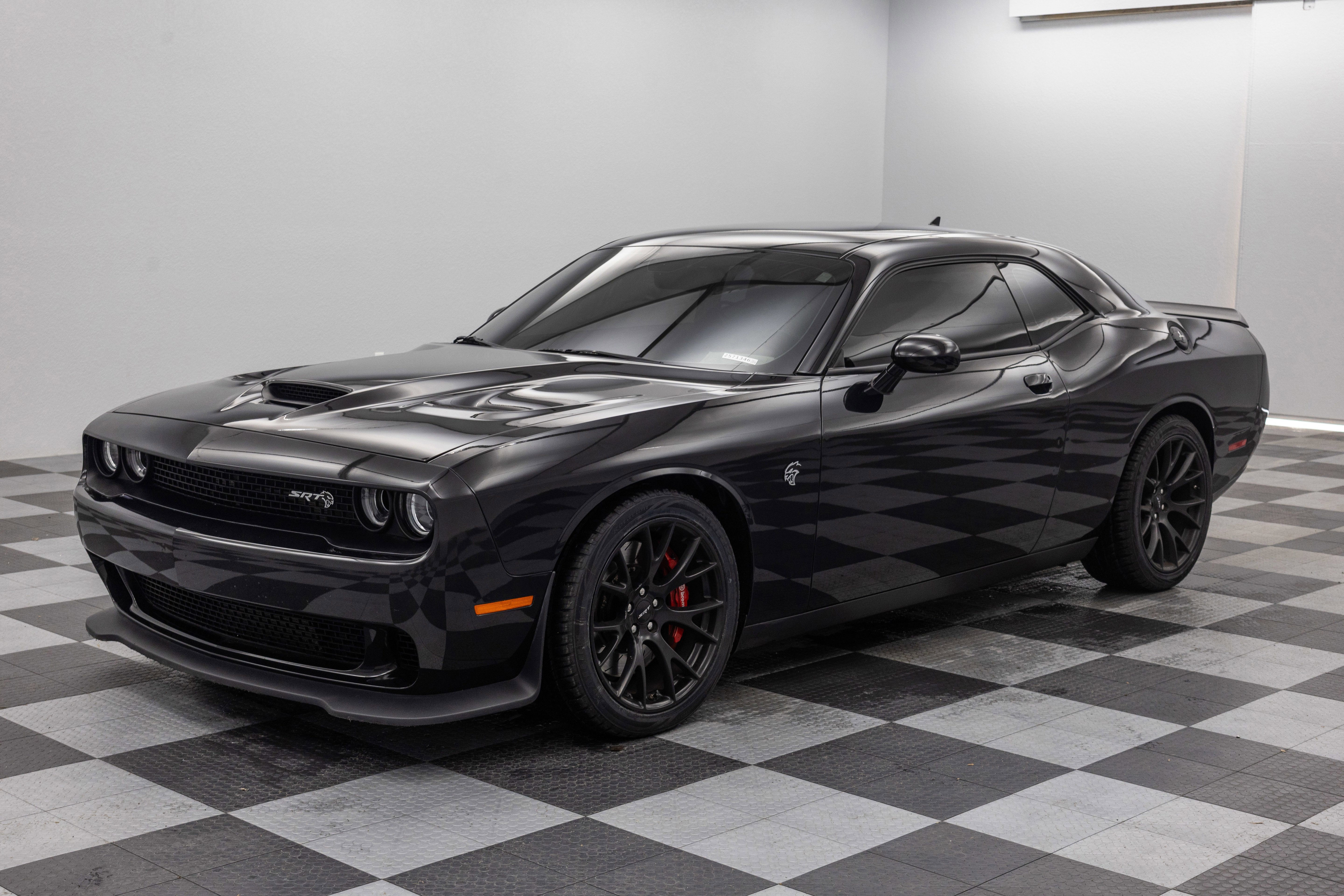 Used 2015 Dodge Challenger SRT Hellcat image 6