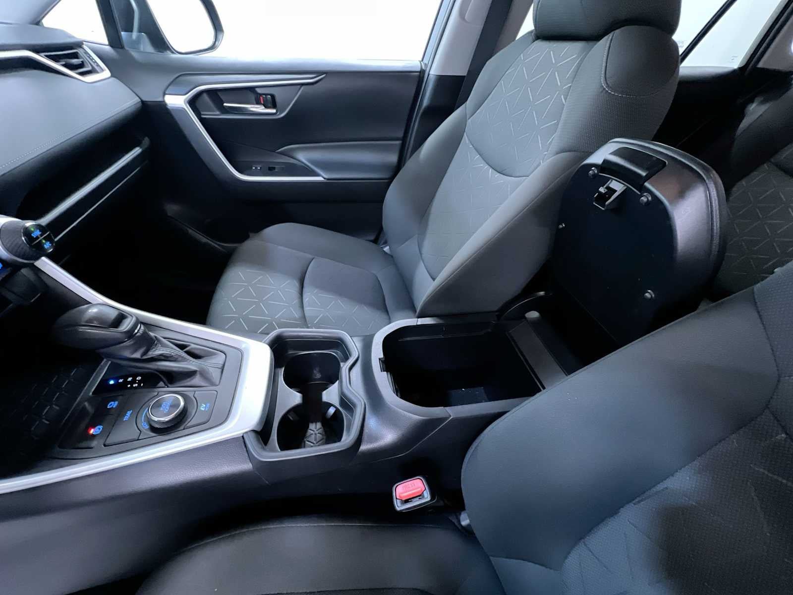 Used 2021 Toyota RAV4 XLE AWD/4WD image 29