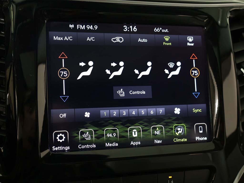 Used 2019 Jeep Cherokee Overland w/ Technology Group image 53