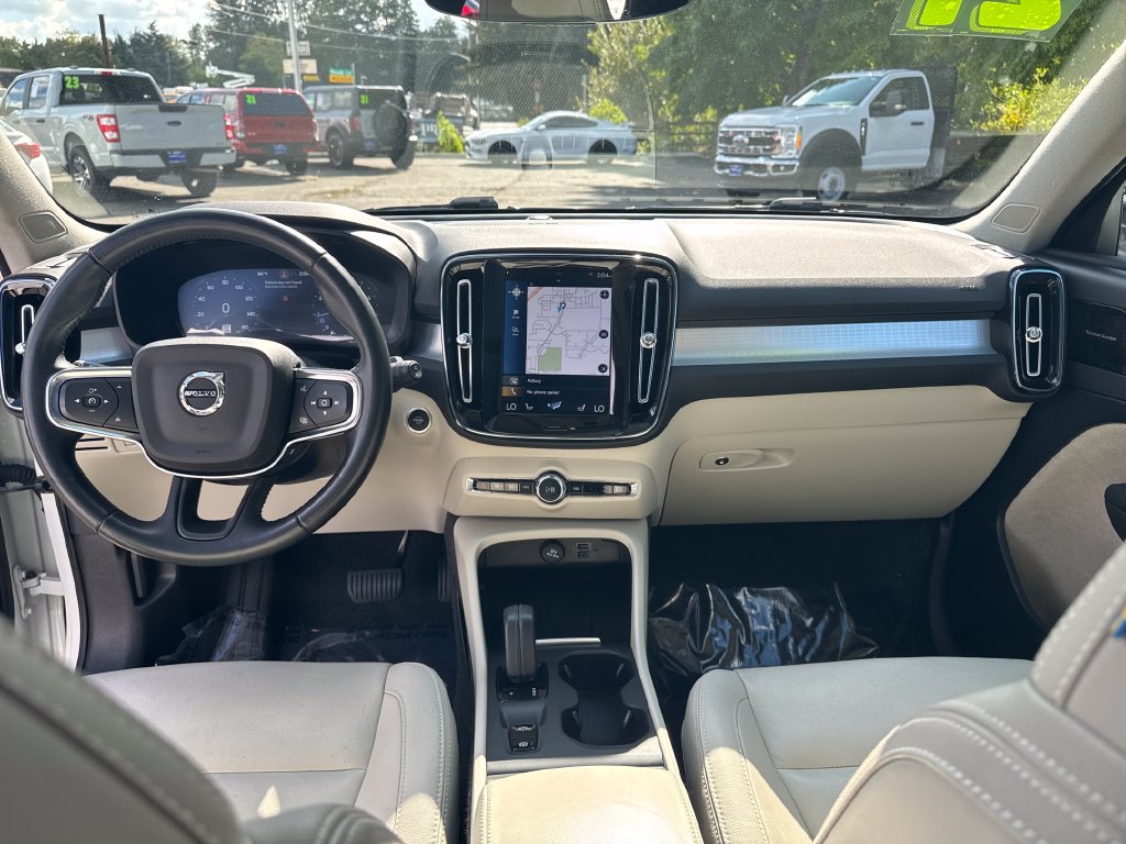 Used 2021 Volvo XC40 T5 Momentum w/ Premium Package AWD/4WD image 15