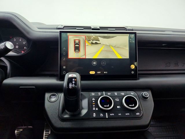 Used 2023 Land Rover Defender 110 image 28