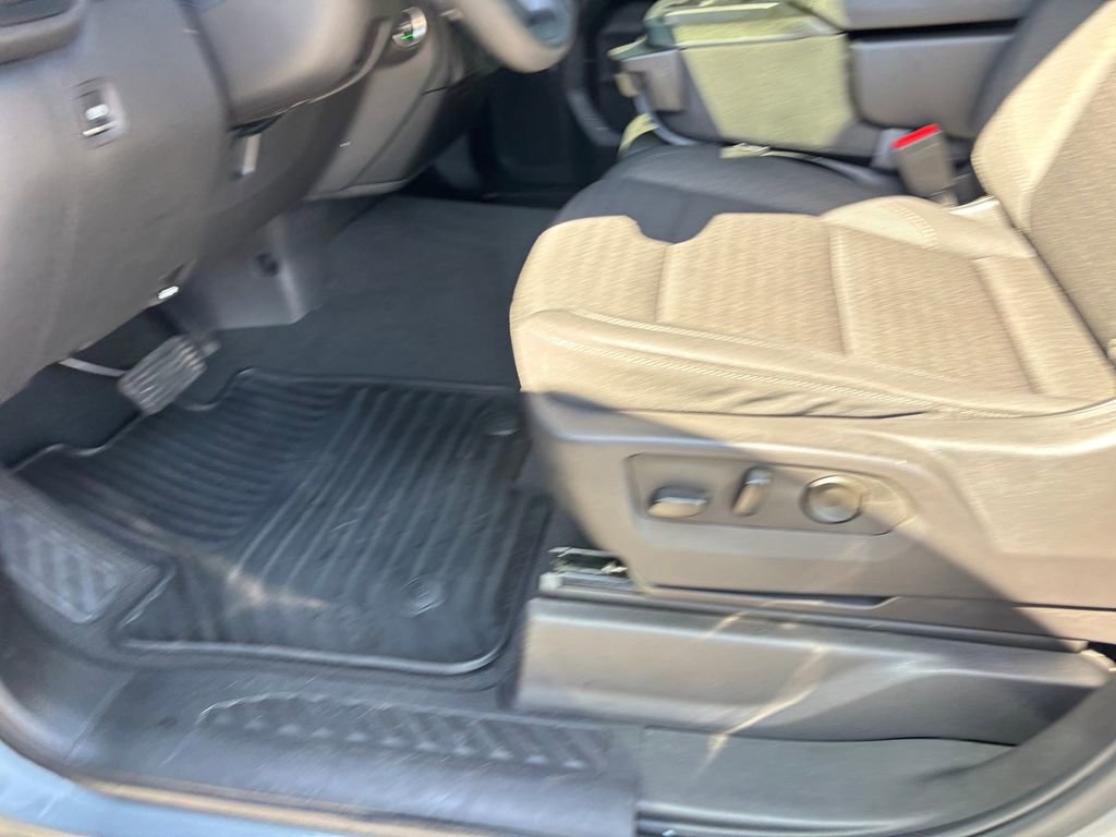 Used 2025 Chevrolet Silverado 1500 Custom image 21