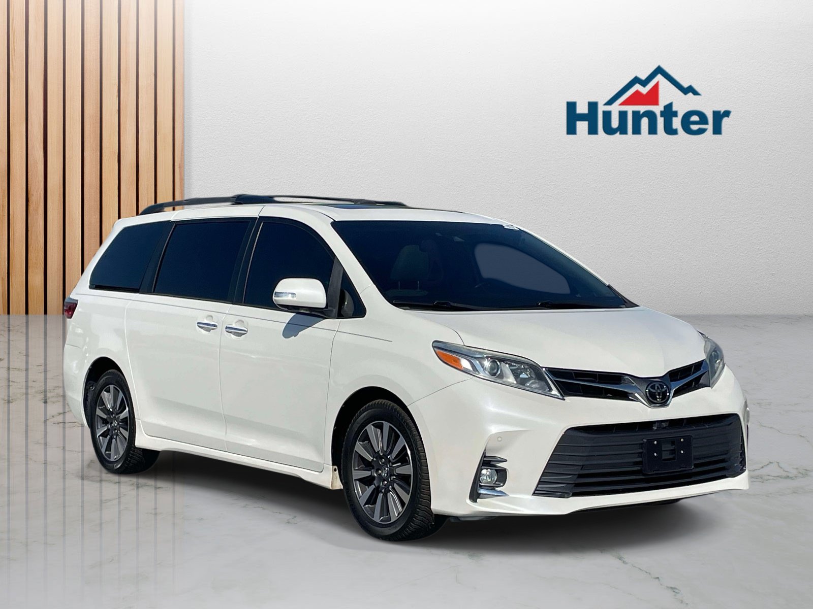 Used 2019 Toyota Sienna Limited Premium FWD image 1