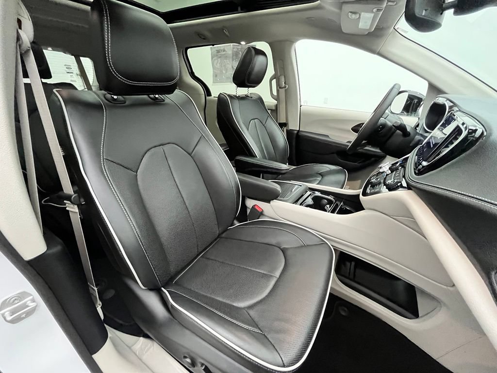 Used 2024 Chrysler Pacifica Limited FWD image 34