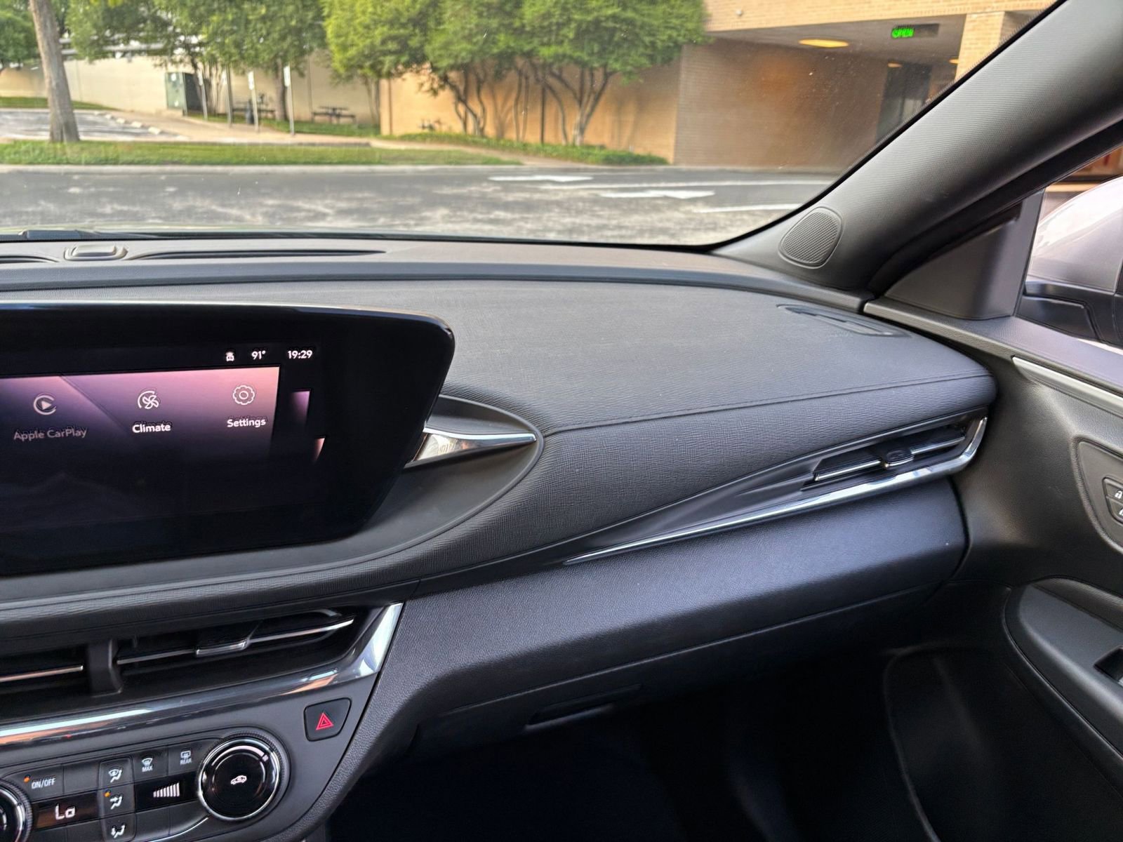 Used 2025 Buick Envista Preferred FWD image 30