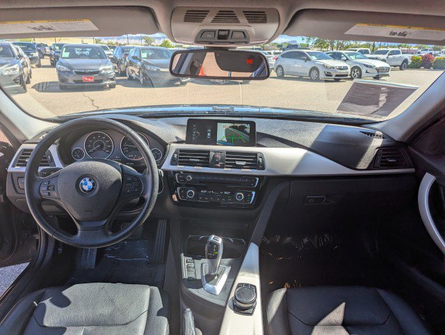 Used 2017 BMW 320i Sedan RWD image 21