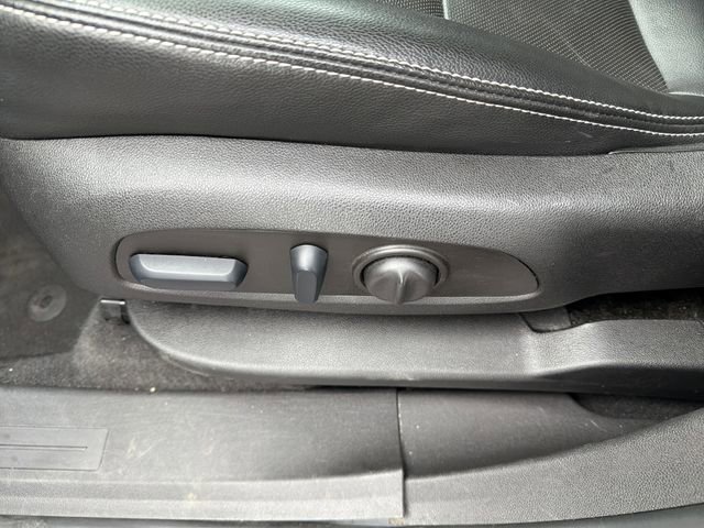 Used 2023 GMC Terrain SLT image 16