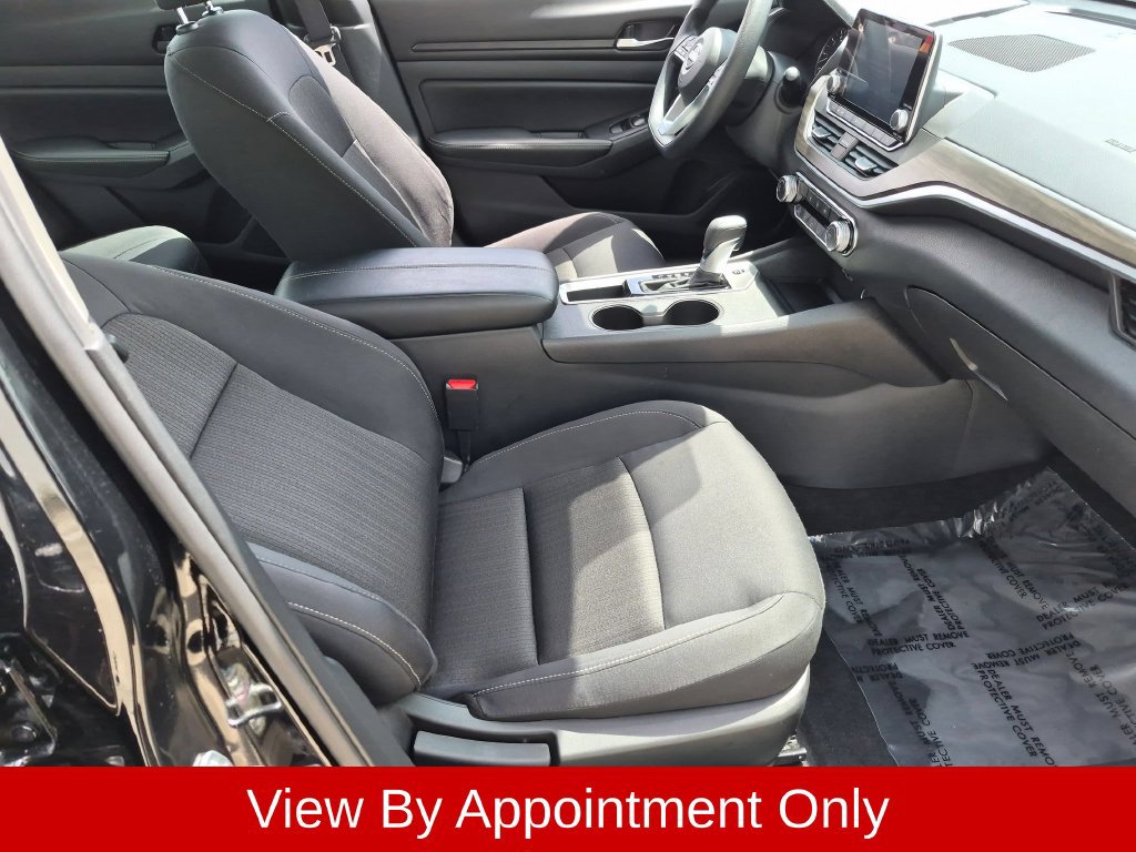 Used 2025 Nissan Altima 2.5 SV FWD image 30