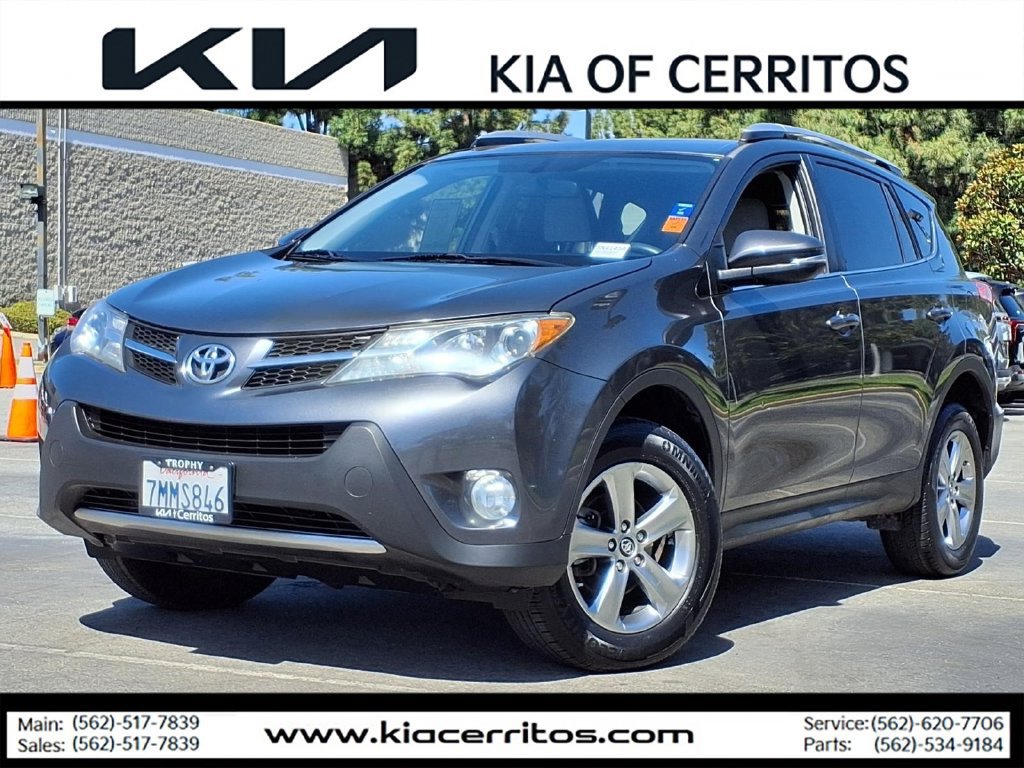 Used 2015 Toyota RAV4 XLE FWD image 1